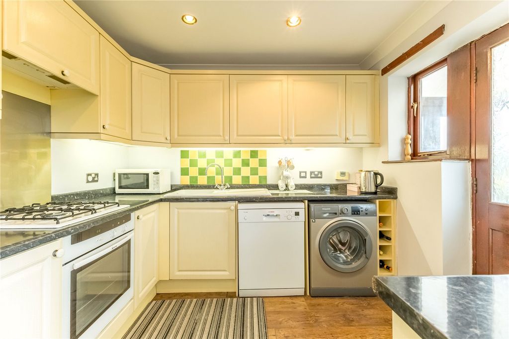 Property photo 2 of 18 Dining Kitchen