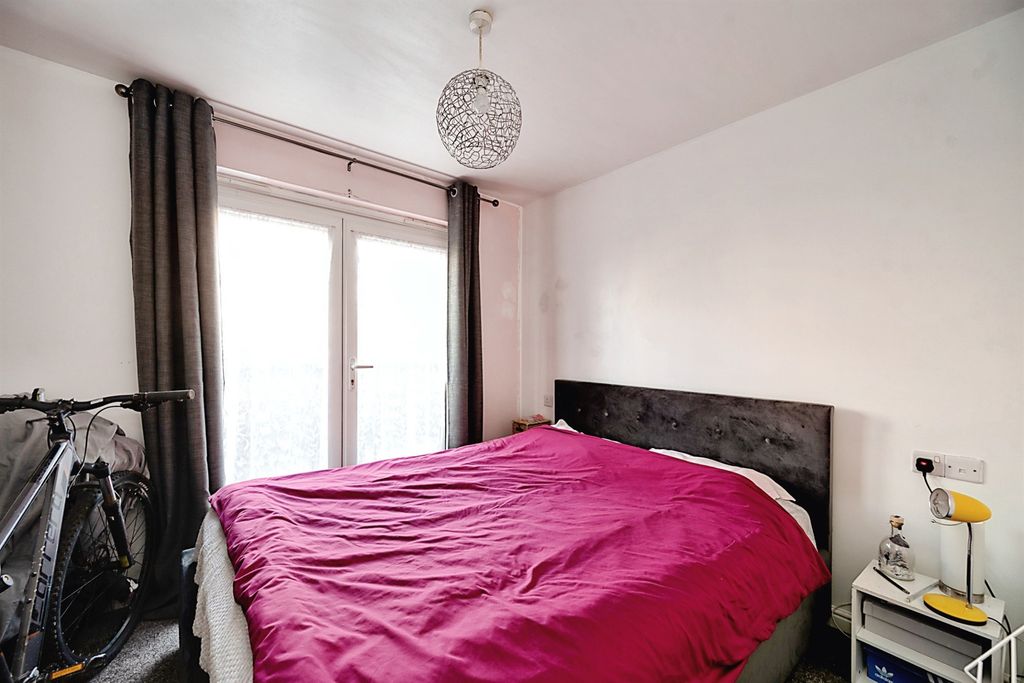 Property photo 3 of 11