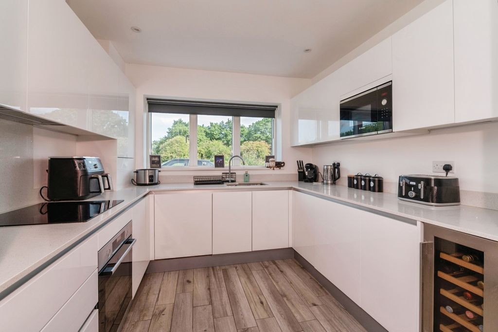 Property photo 3 of 17 Kitchen