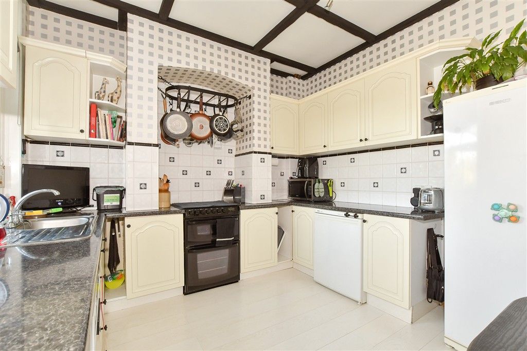Property photo 3 of 20 Kitchen