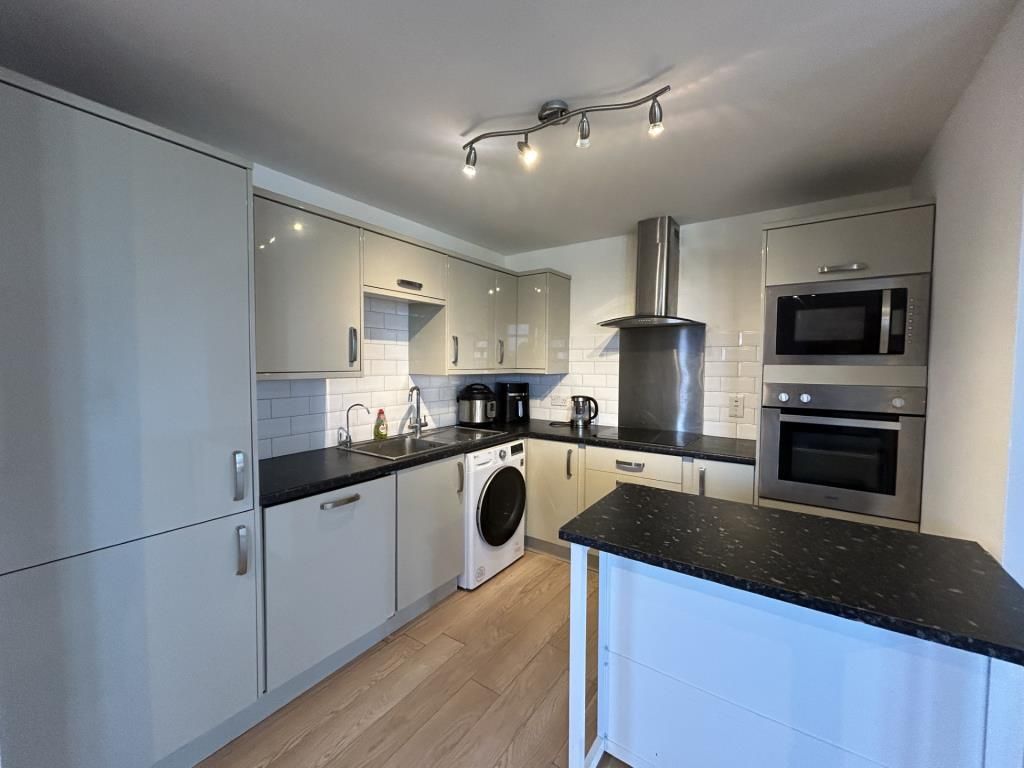 Property photo 3 of 8 Kitchen