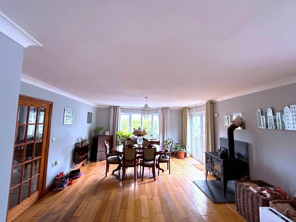 Property photo 3 of 24