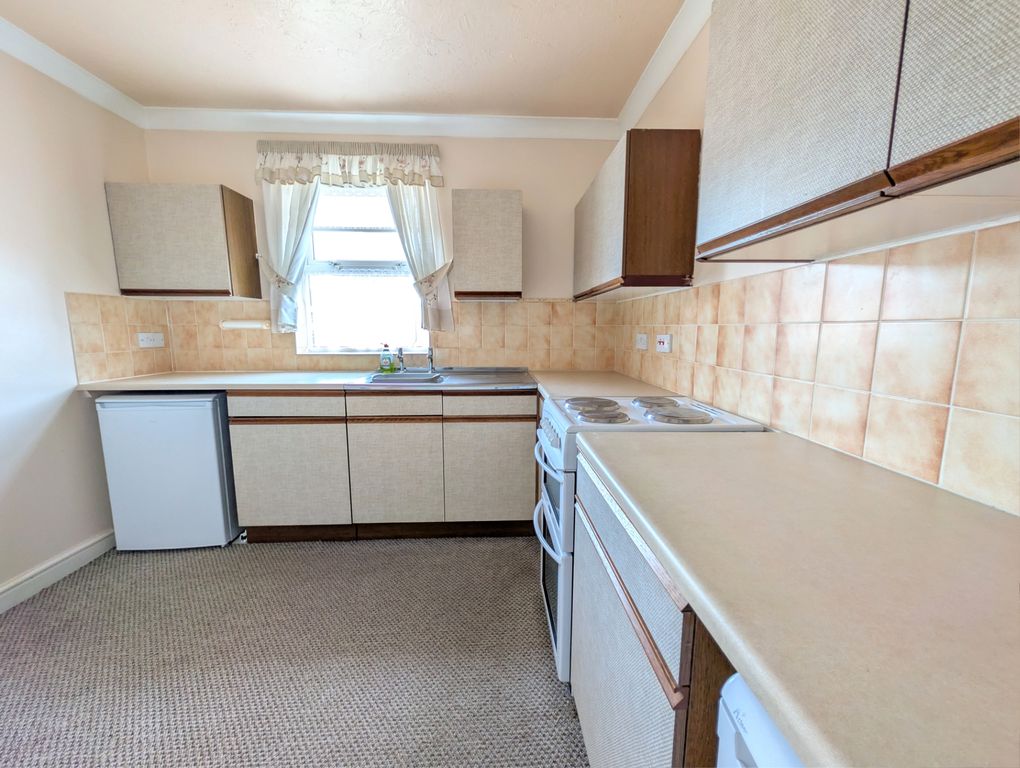Property photo 2 of 8 Kitchen