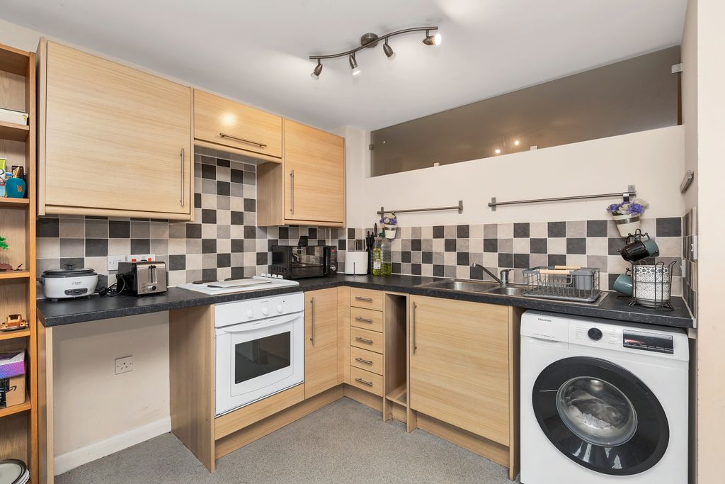 Property photo 3 of 7 Kitchen