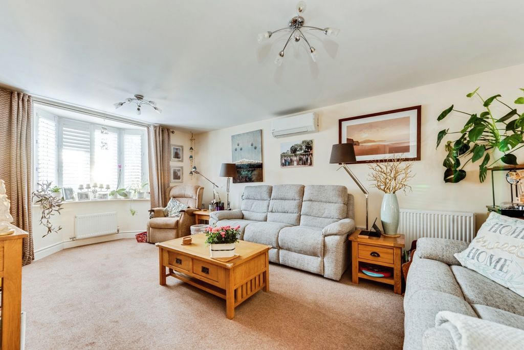 Property photo 2 of 20 Pbox-Img.Jpg