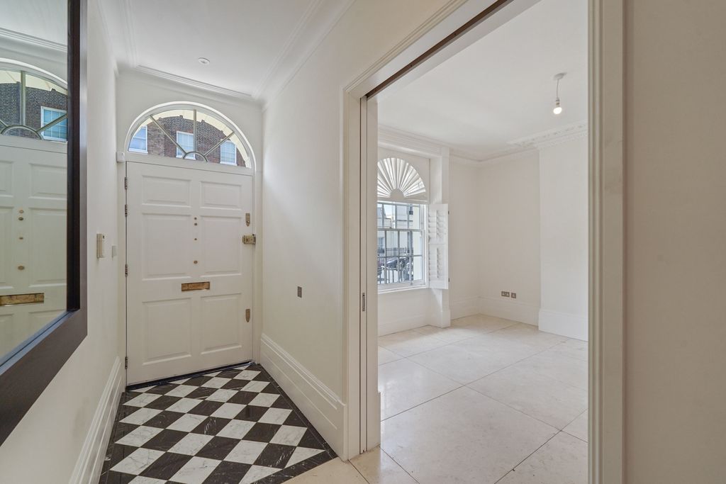 Property photo 2 of 30