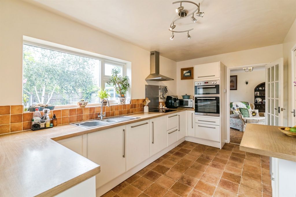 Property photo 3 of 19