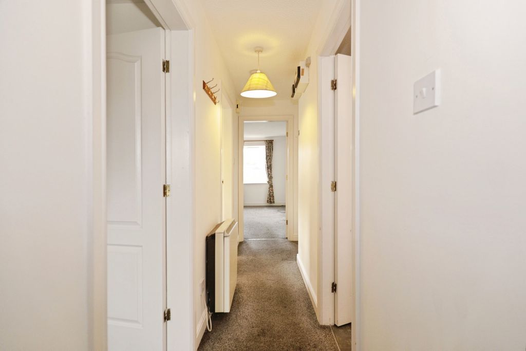 Property photo 2 of 8 Hallway