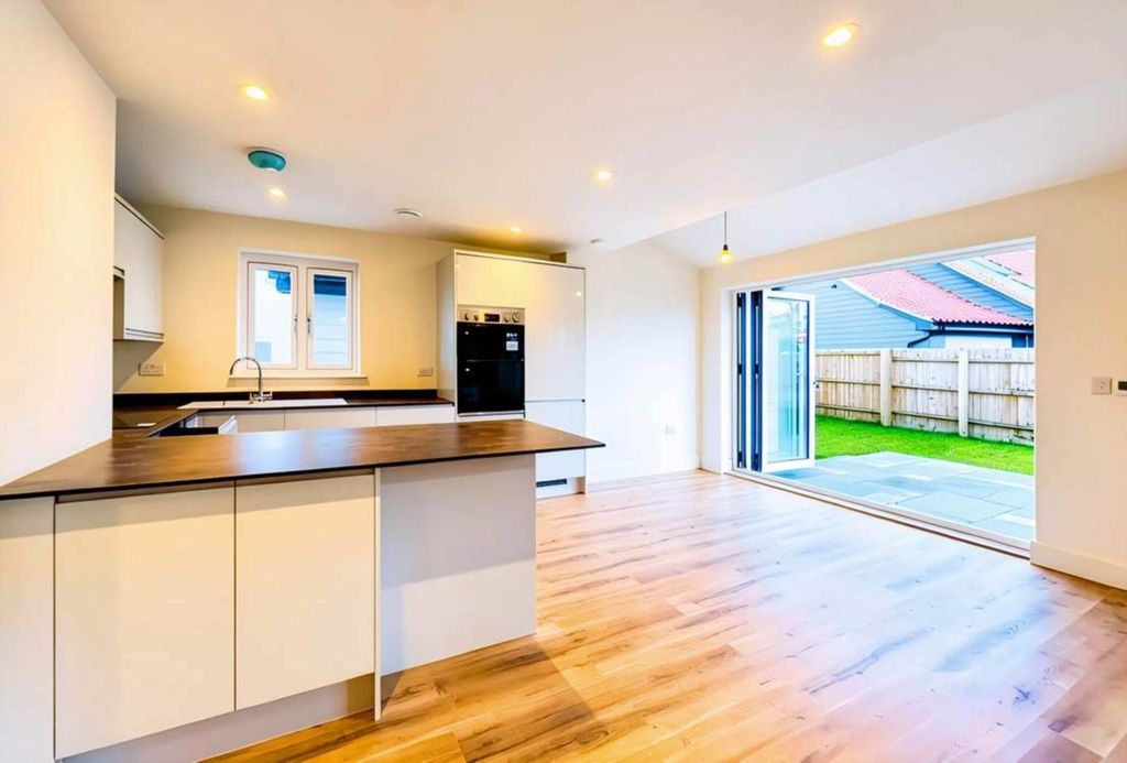 Property photo 2 of 11