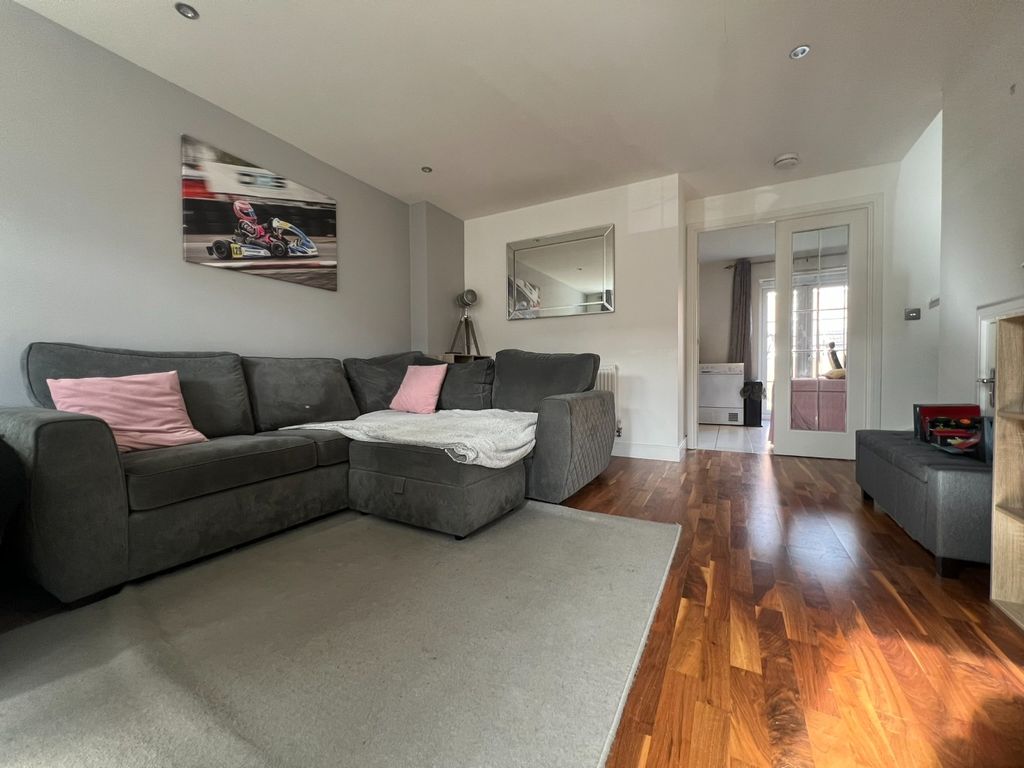 Property photo 2 of 17 4563111