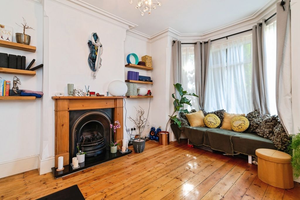 Property photo 2 of 18 Photo