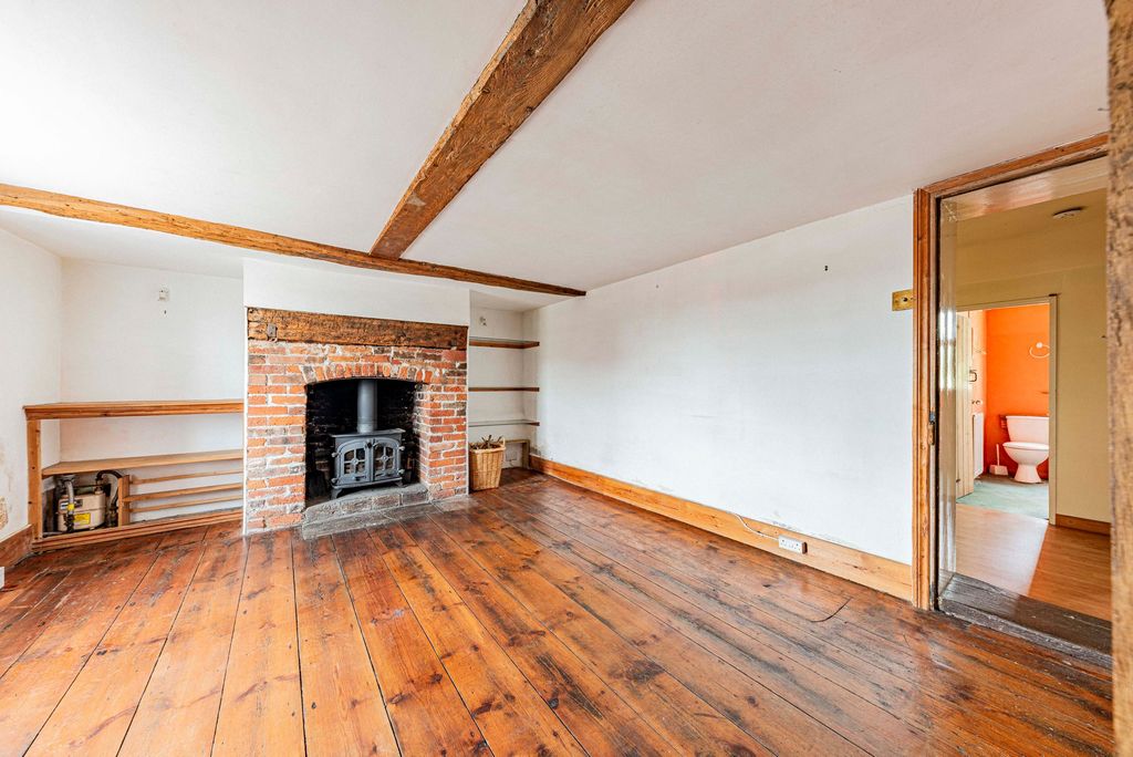 Property photo 2 of 26 Living Room (1)