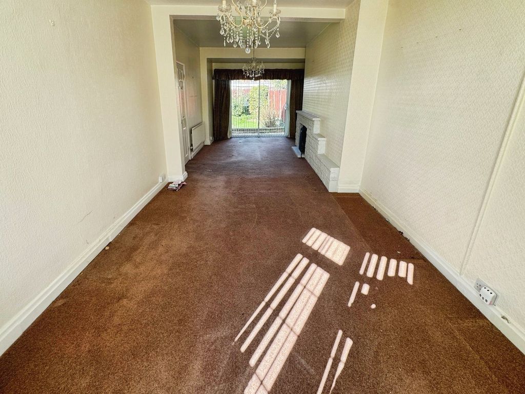 Property photo 3 of 17 Lounge/Diner