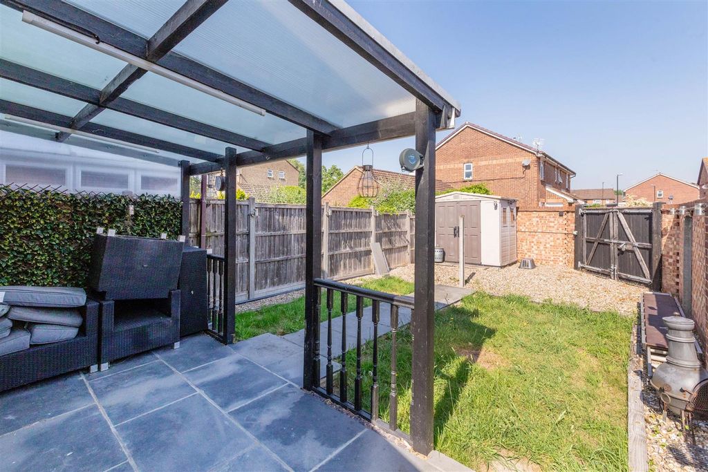 Property photo 1 of 15 2 Boveney Close-1.Jpg