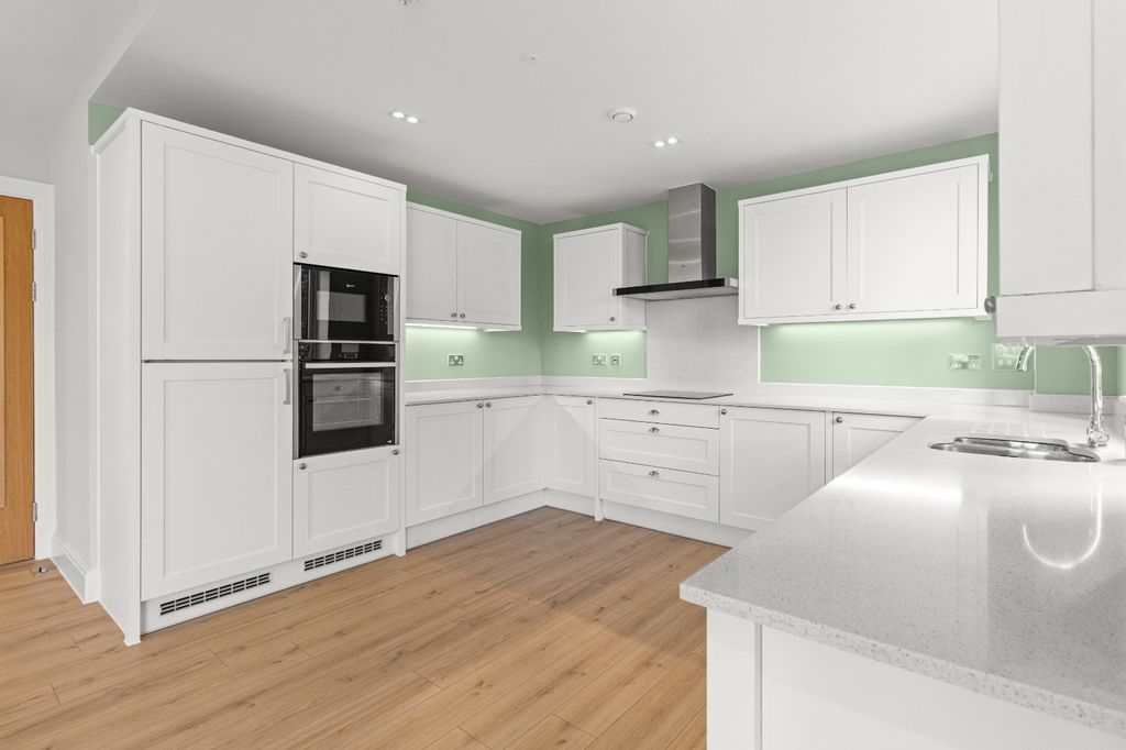 Property photo 3 of 27 Kitchen