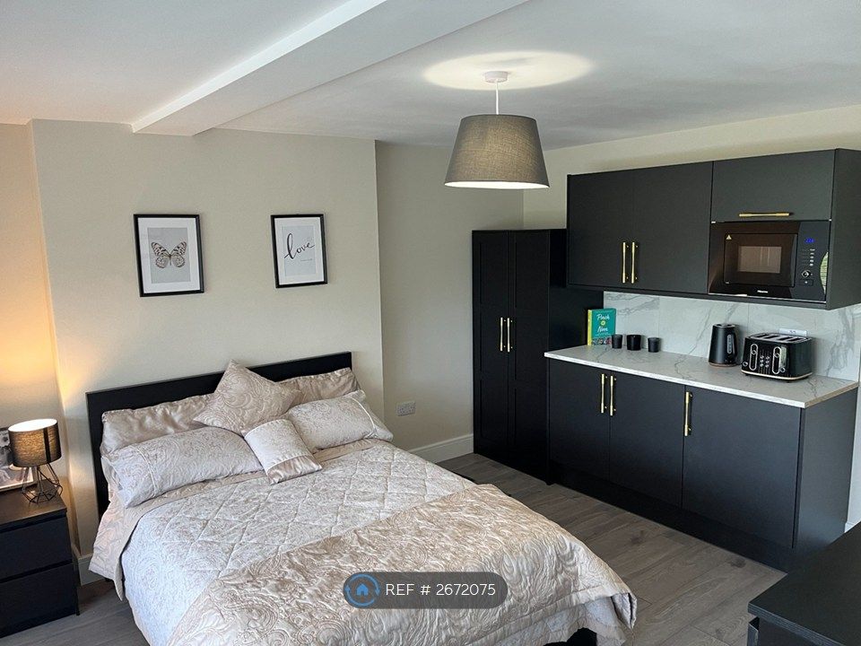 Property photo 1 of 27 Studio Room Available