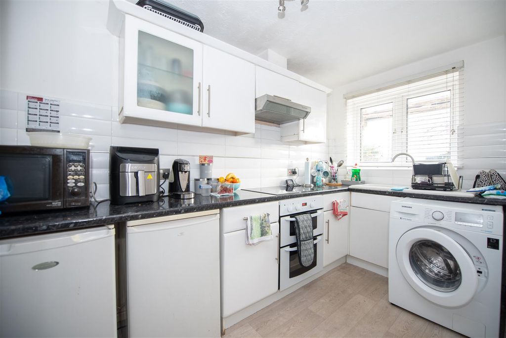 Property photo 3 of 8 Kitchen/Diner