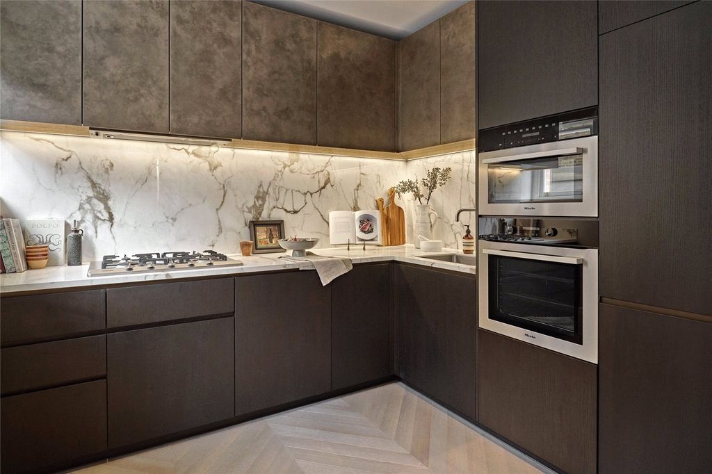 Property photo 3 of 9 Kitchen