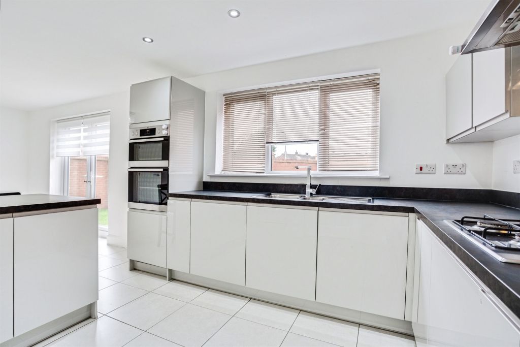 Property photo 3 of 14 Kitchen