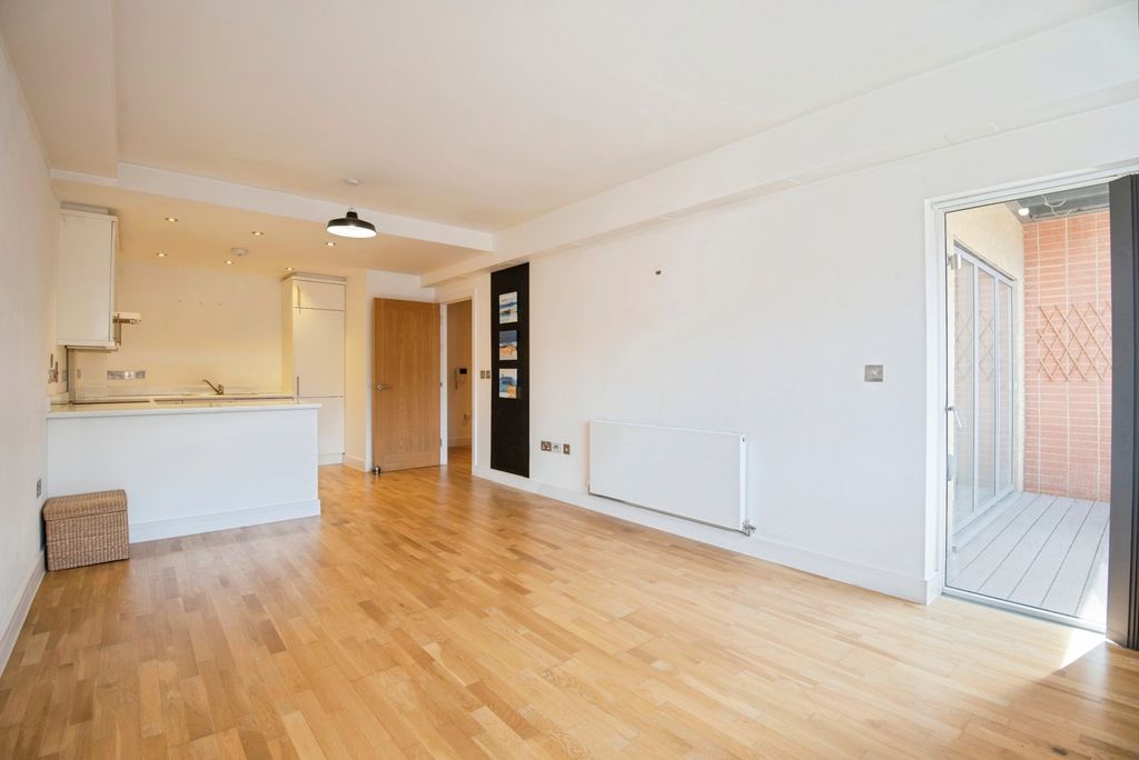 Property photo 2 of 20 Kitchen/Lounge