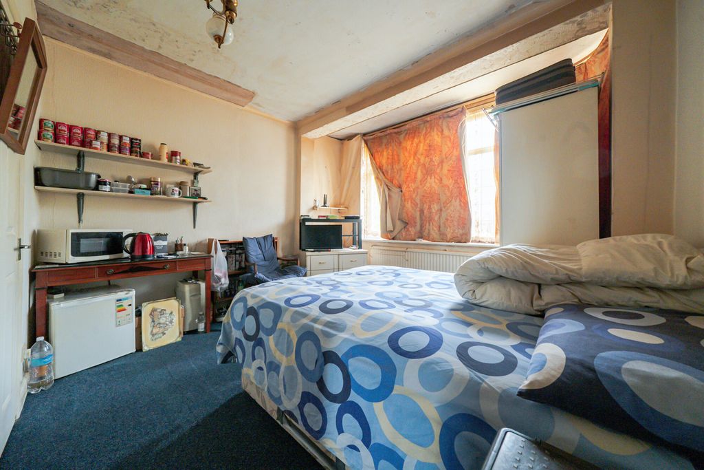 Property photo 3 of 15 1465289-1-6A0B425...
