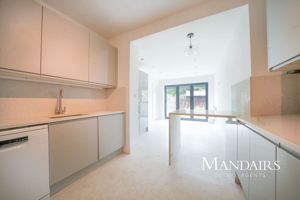 Property photo 2 of 27