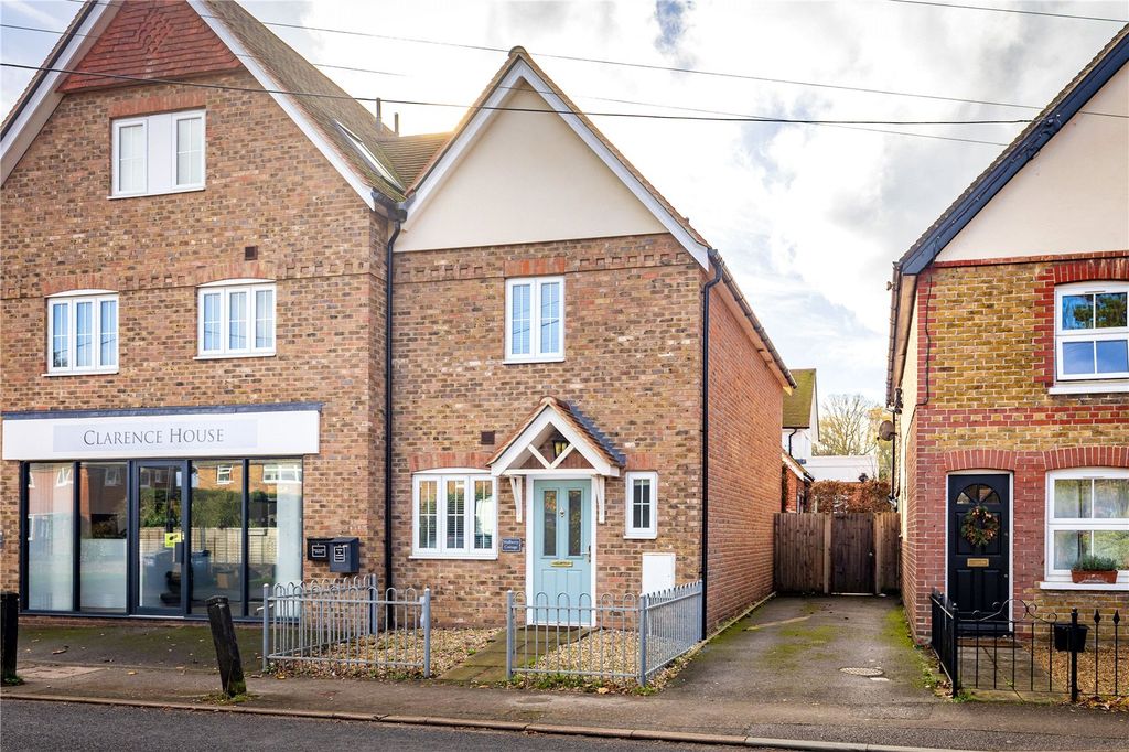 Property photo 1 of 19 House. Partnership