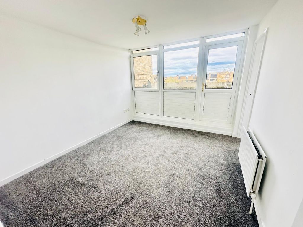 Property photo 3 of 8 Gallery