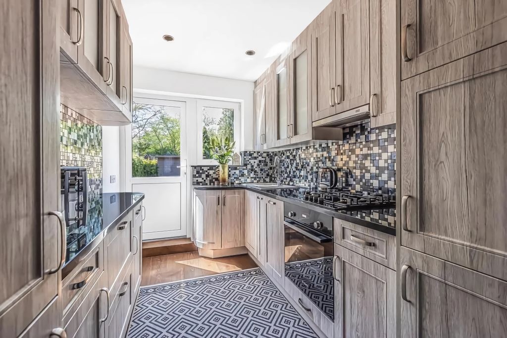 Property photo 3 of 14 Kitchen