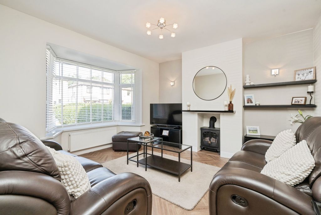 Property photo 3 of 17 Photo