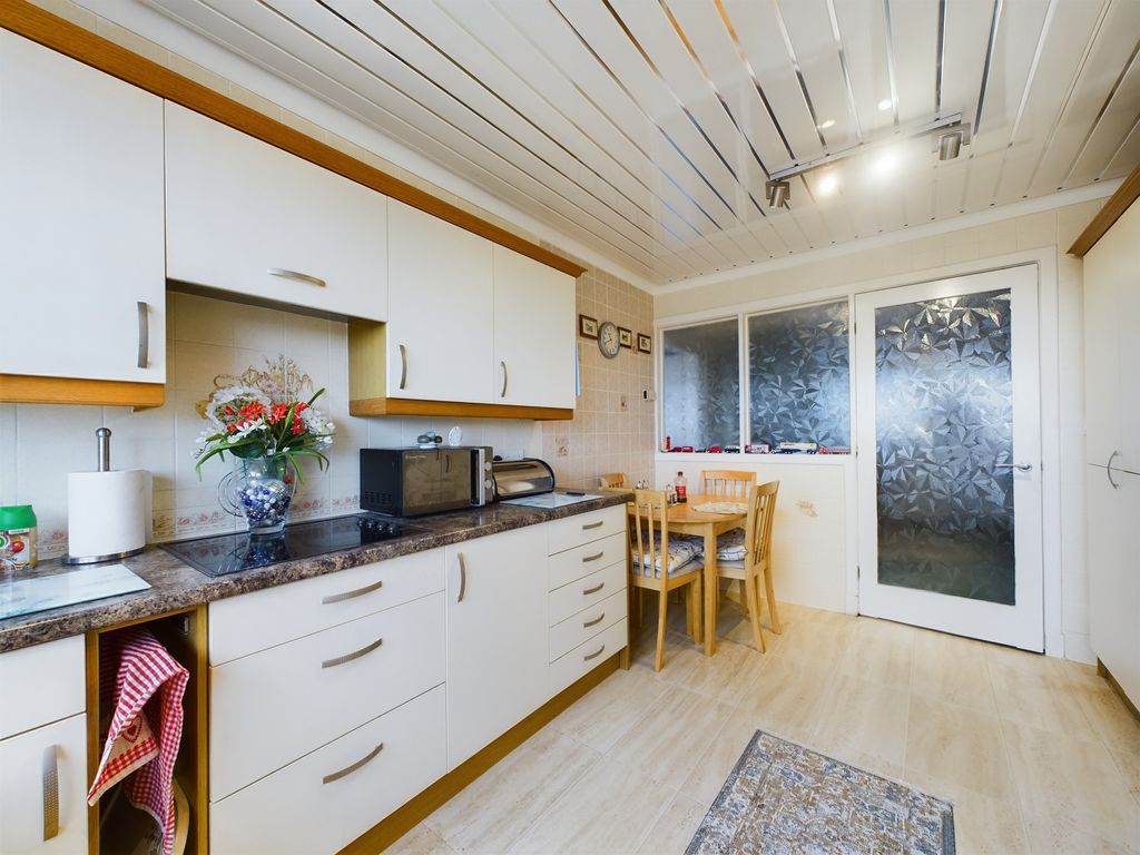 Additional image 9 of 2 bed flat for saleRoyal Beach Court, North Promenade, Lytham St. Annes FY8