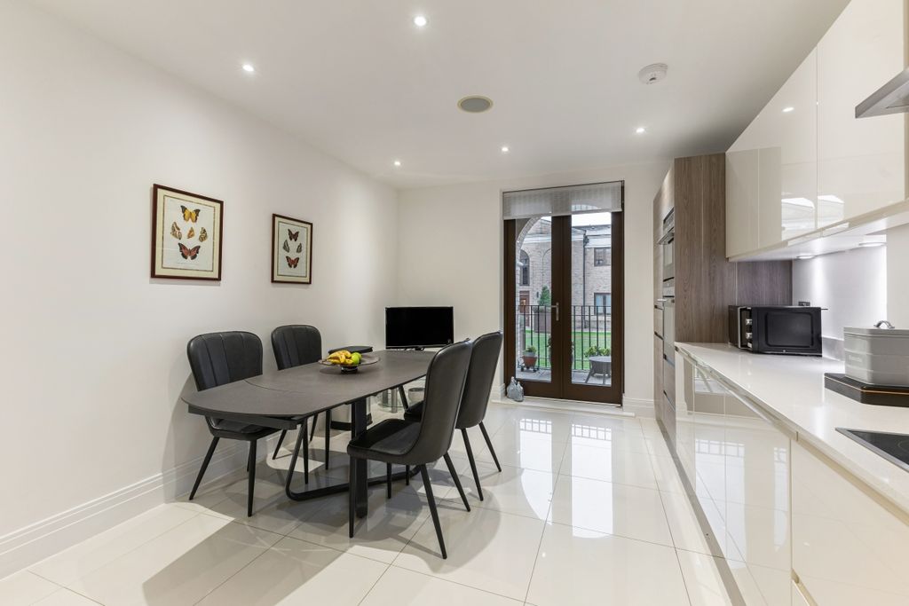 Property photo 2 of 19 101908_12 Walled ...