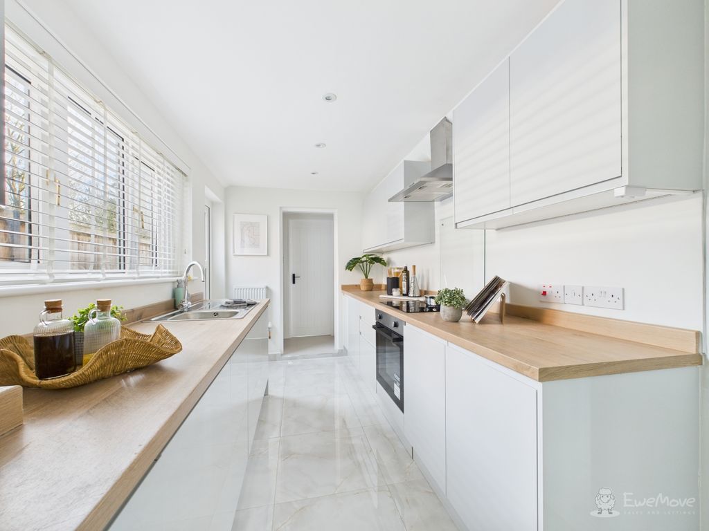 Property photo 2 of 25 Kitchen- Mark Stephens Ewemove Newmarket And Soham