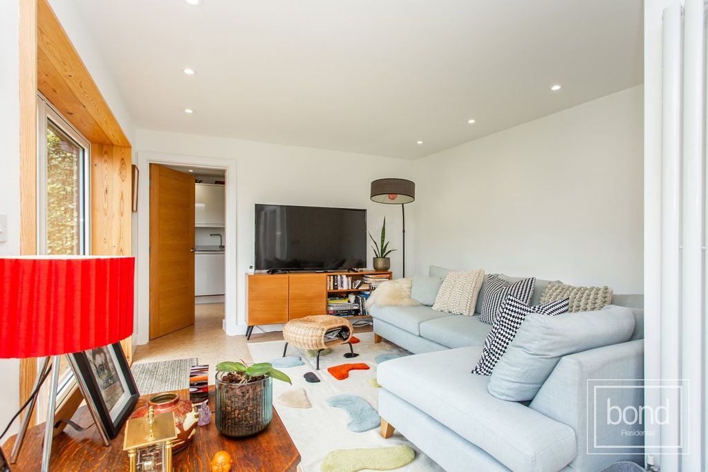 Property photo 3 of 21