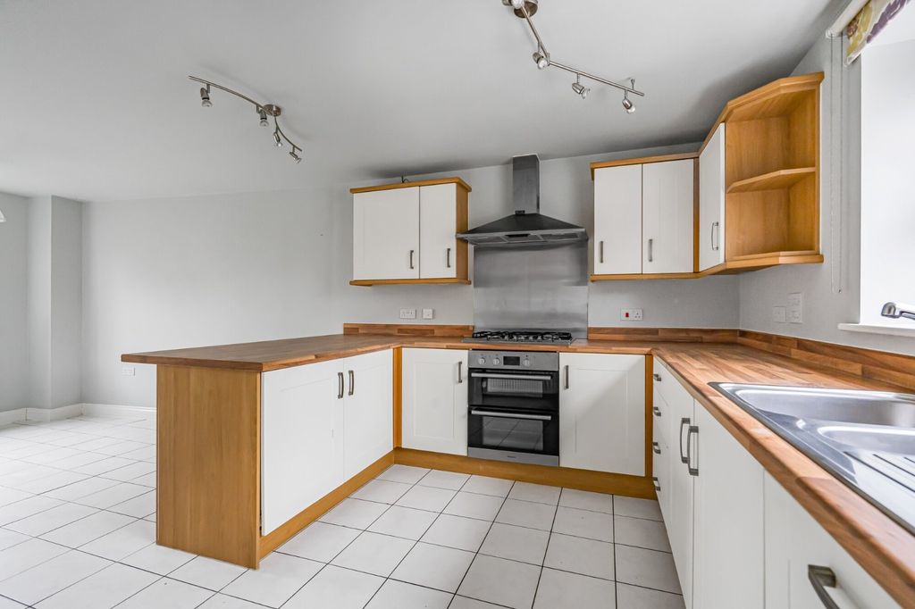 Property photo 2 of 25 Picture No. 27