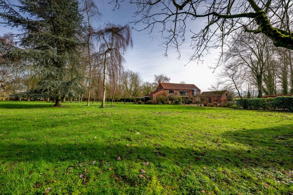 Property photo 2 of 35