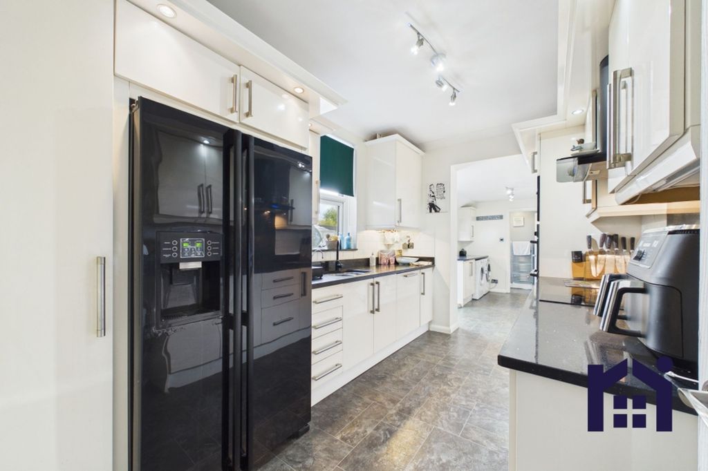 Property photo 2 of 26 Kitchen