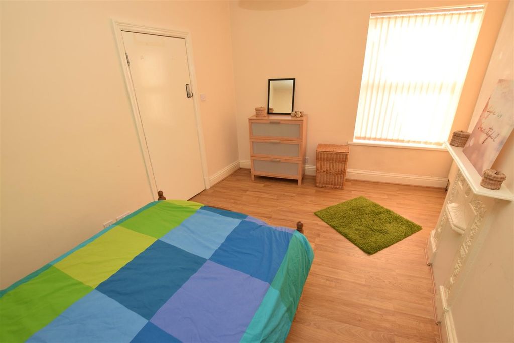 Property photo 2 of 7 4394791