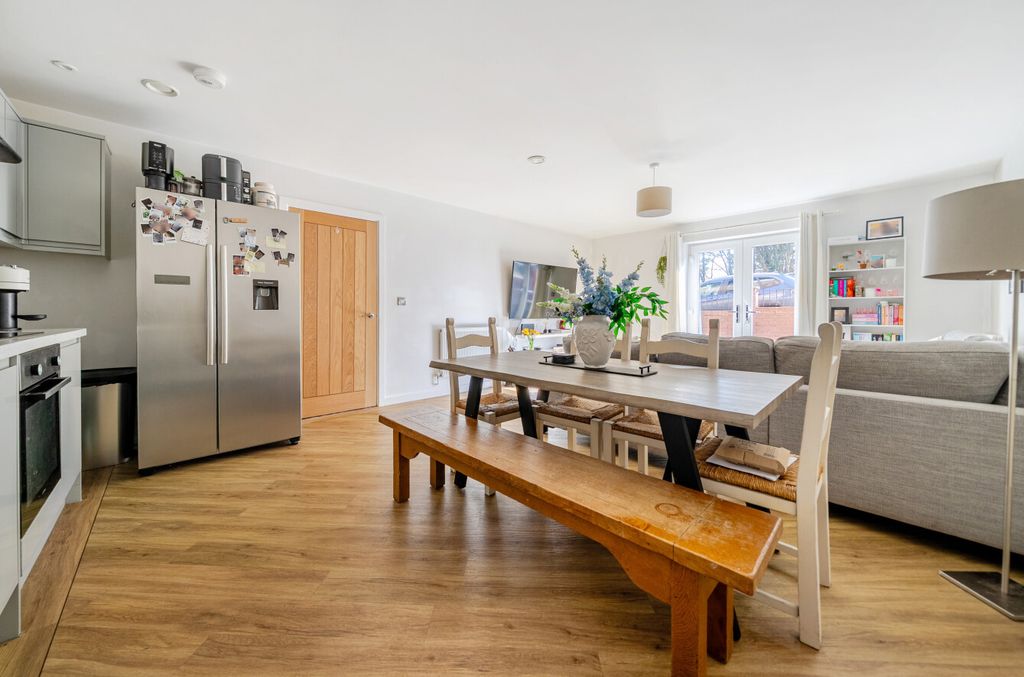 Additional image 10 of 2 bed flat for saleWickham Road, Fareham, Hampshire PO16