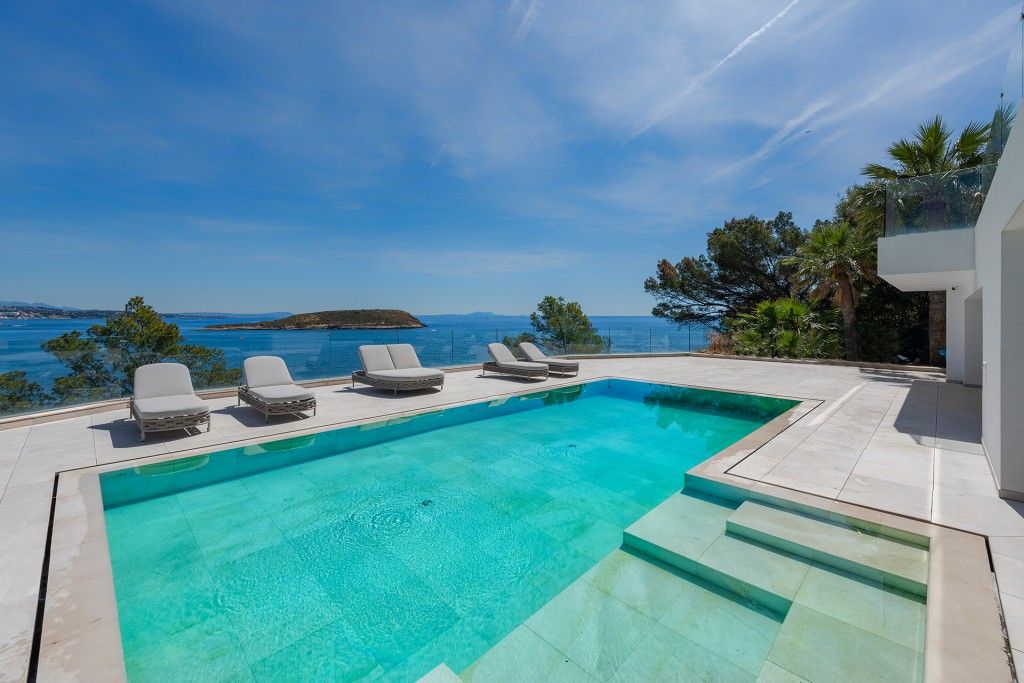 Property photo 3 of 20 Pool View
