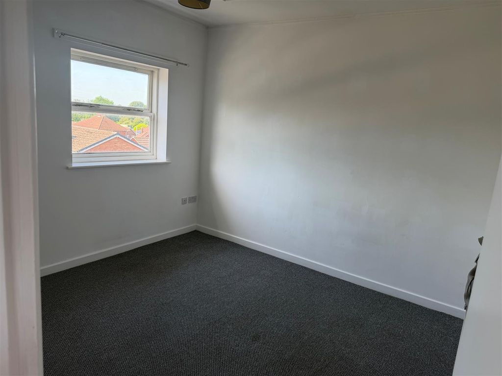Property photo 3 of 5 Studio Area.Jpg
