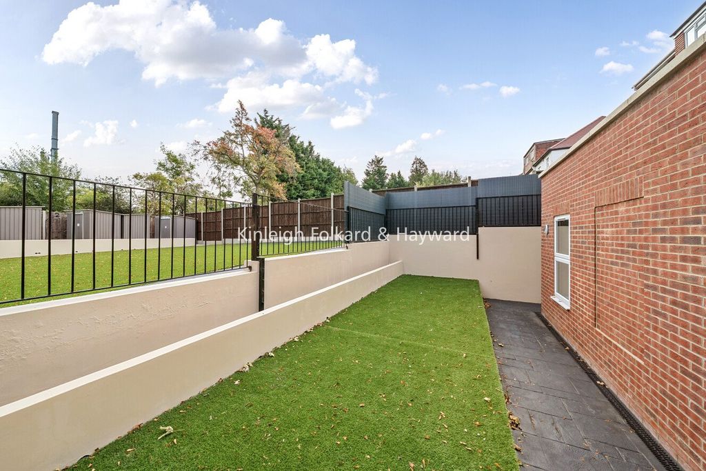 Property photo 3 of 8 Picture No. 11