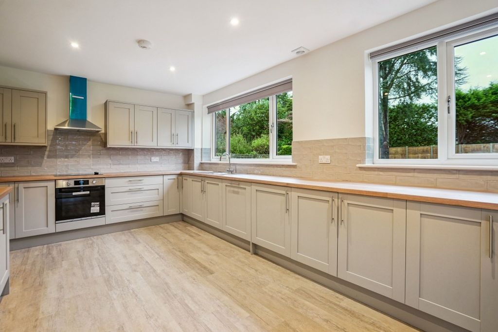 Property photo 3 of 17 Kitchen