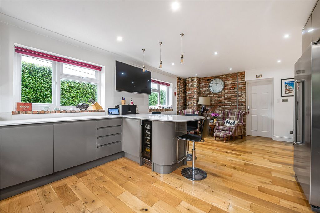 Property photo 3 of 49 Picture No. 18