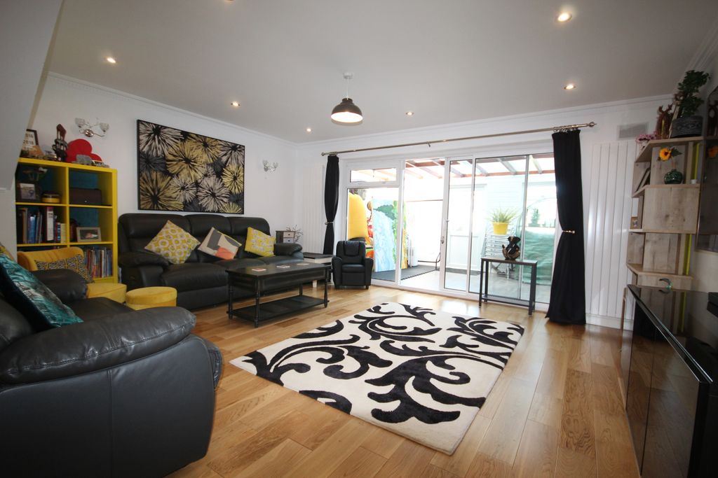 Property photo 2 of 15 Gallery