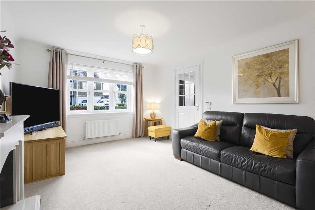 Property photo 3 of 32