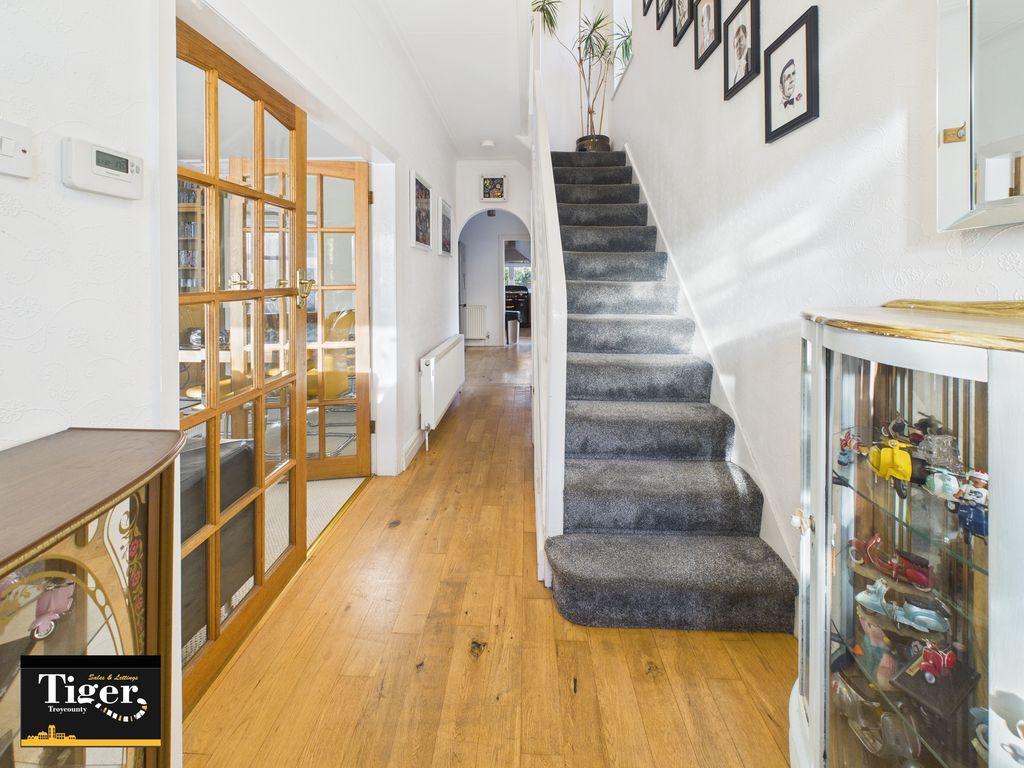 Property photo 2 of 34 Cam02176G0-Pr0772-Still018