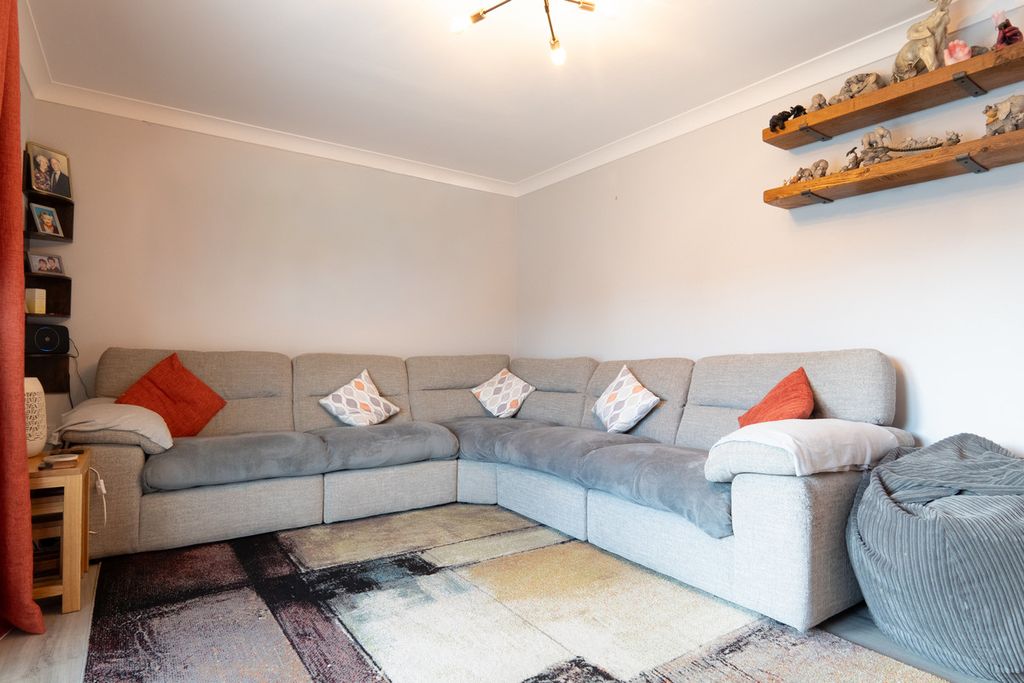 Property photo 2 of 35