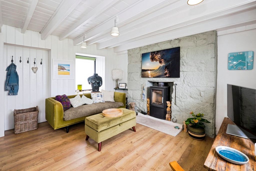 Property photo 2 of 20