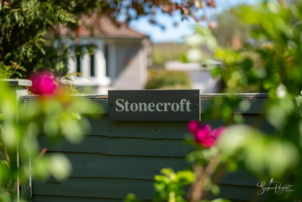 Property photo 3 of 36 Stonecroft Sign